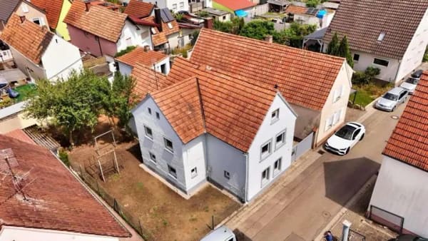 Immobilie in Insheim - Modern saniertes Einfamilienhaus mit Scheune, Nebengebäude und Garten in Insheim! - Bild 0