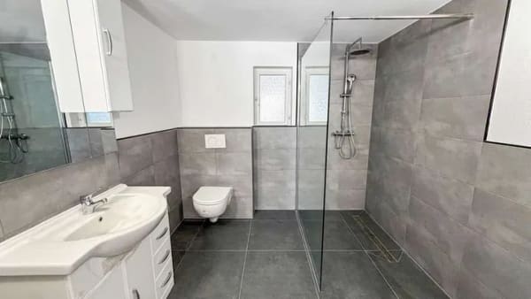 Immobilie in Insheim - Modern saniertes Einfamilienhaus mit Scheune, Nebengebäude und Garten in Insheim! - Bild 1