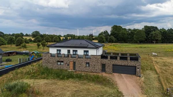 Immobilie in Sulingen - Exklusive Stadtvilla mit Dachterrasse, hochwertiger Designausstattung und modernster Energietechnik - Bild 1