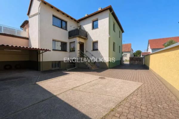 Immobilie in Ubstadt-Weiher - Über 700 m² Freiheit – Doppelhaus mit großem Garten, Scheune und viel Potenzial - Bild 1