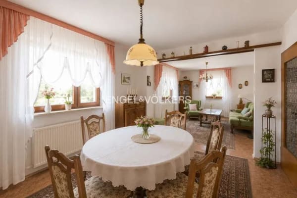 Immobilie in Ubstadt-Weiher - Über 700 m² Freiheit – Doppelhaus mit großem Garten, Scheune und viel Potenzial - Bild 2