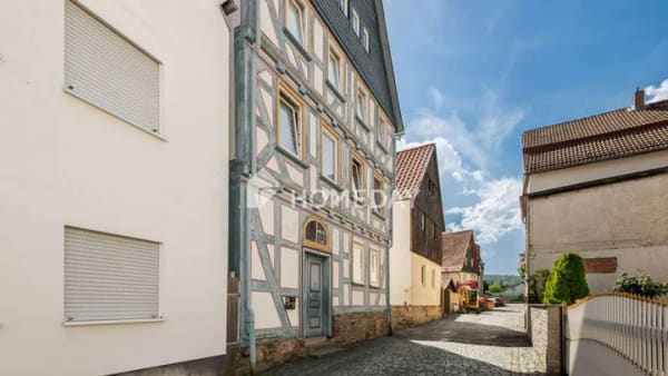Immobilie in Butzbach - Historisches Fachwerk-Ensemble mit stabiler Rendite und Hinterhof im Herzen von Butzbach - Bild 0