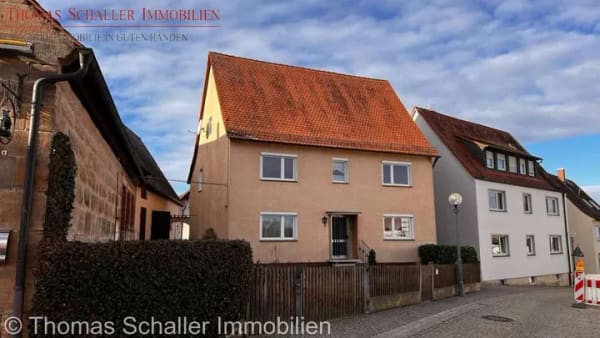Immobilie in Cadolzburg - Historisches Anwesen mit Wohn-, Gewerbe-  Entwicklungspotenzial im Herzen von Cadolzburg - Bild 1