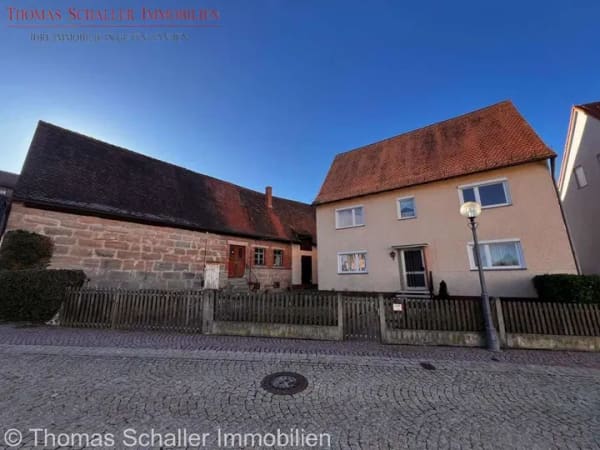 Immobilie in Cadolzburg - Historisches Anwesen mit Wohn-, Gewerbe-  Entwicklungspotenzial im Herzen von Cadolzburg - Bild 3