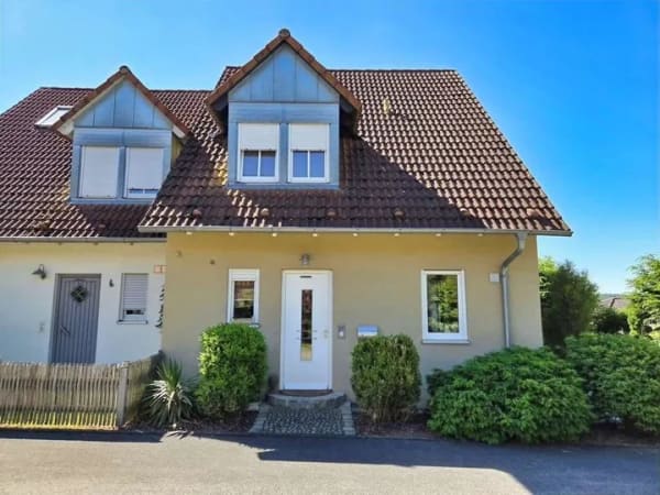 Immobilie in Theres - Charmante Doppelhaushälfte mit Garage und Garten in beliebter & ruhiger Siedlungslage von Unterther - Bild 2