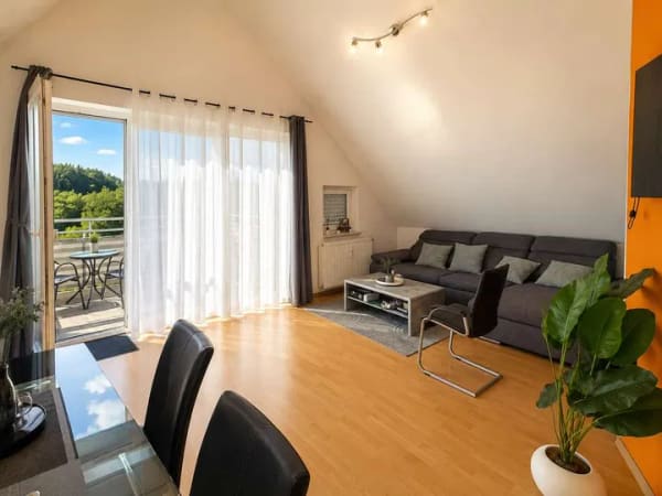 Immobilie in Uhingen - von privat, freie - 2 ZKB Dachgeschosswohnung mit Balkon & TG ca. 5 % Rendite in 73066 Uhingen - Bild 0