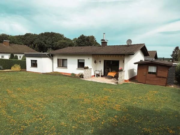 Immobilie in Steimel - Charmanter Bungalow mit Garage und großzügigem Grundstück in Steimel - Bild 0