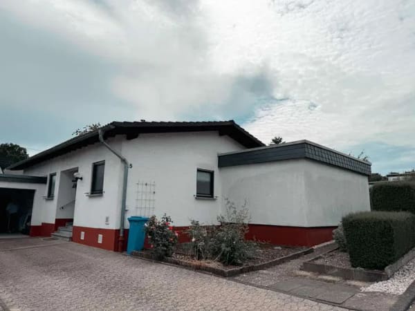 Immobilie in Steimel - Charmanter Bungalow mit Garage und großzügigem Grundstück in Steimel - Bild 1
