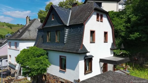 Immobilie in Rüdesheim am Rhein - Einfamilienhaus mit Doppelgarage und Garten - Bild 0
