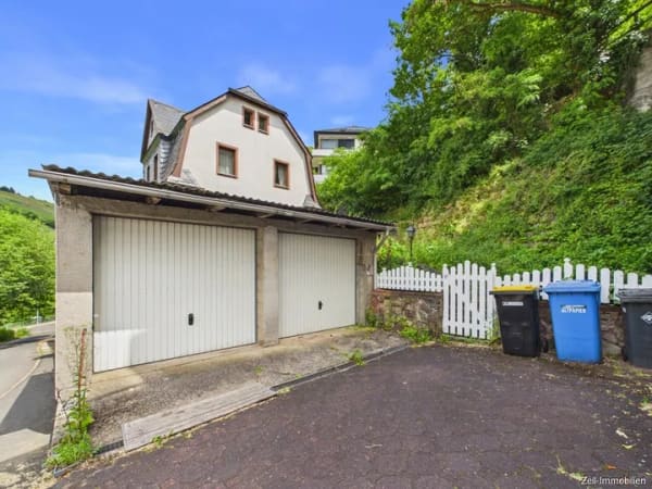 Immobilie in Rüdesheim am Rhein - Einfamilienhaus mit Doppelgarage und Garten - Bild 3