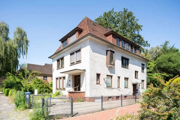 Immobilie in Delmenhorst - Charaktervolles Mehrparteienhaus mit Modernisierungspotenzial in zentraler Stadtlage von Delmenhorst - Bild 0