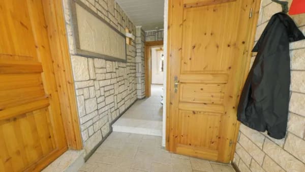 Immobilie in Ettringen - Freistehendes Einfamilienhaus mit Charakter, Kamin und Werkstatt – ruhiges Wohnen mit Charme - Bild 1