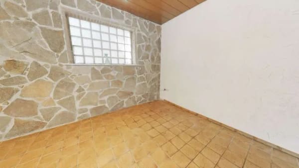 Immobilie in Ettringen - Freistehendes Einfamilienhaus mit Charakter, Kamin und Werkstatt – ruhiges Wohnen mit Charme - Bild 4