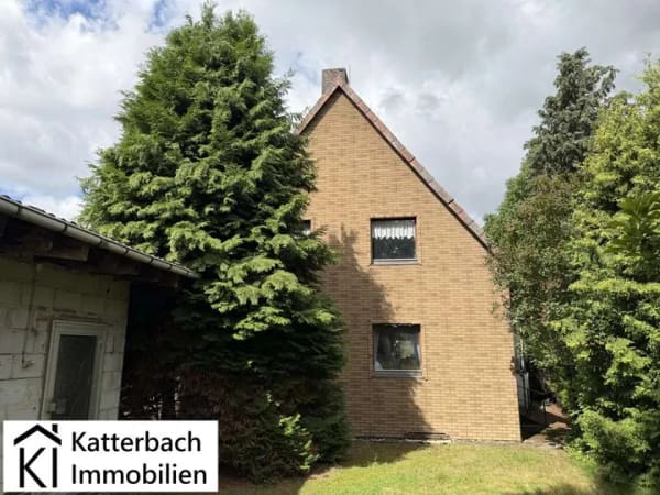 Immobilie in Bockenem - Gemütliches Einfamilienhaus mit großem Nebengebäude und schönem Grundstück in Schlewecke/Bockenem - Bild 1