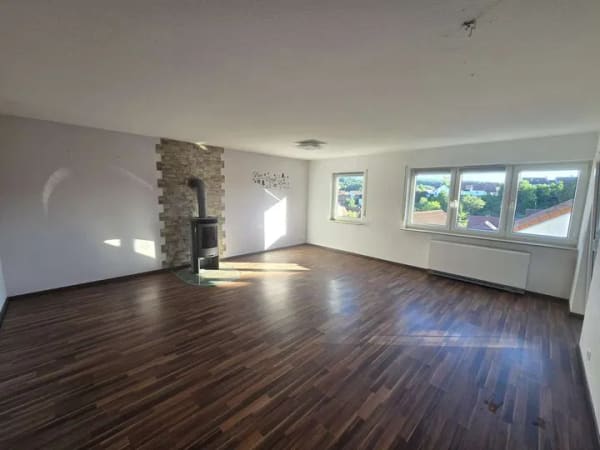 Immobilie in Gechingen - Helle 3-Zimmer-Wohnung mit Terrasse, Loggia und Schwedenofen in Gechingen - Bild 0