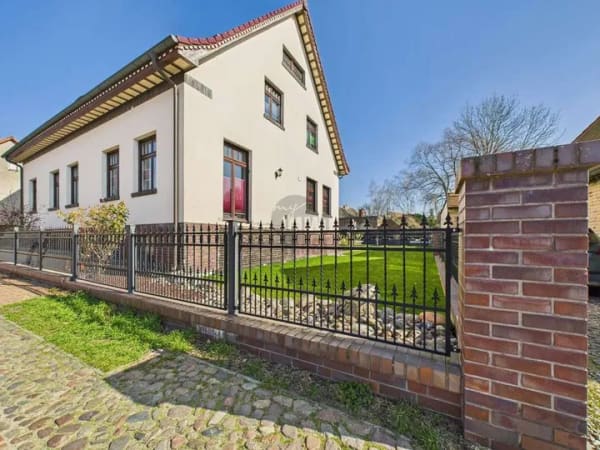 Immobilie in Kremmen - „EIN HAUS – VIELE MÖGLICHKEITEN: WOHNEN, ARBEITEN ODER VERMIETEN“ - Bild 0