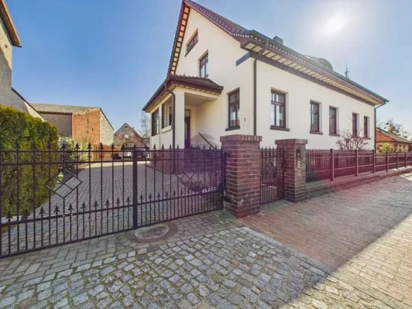 Immobilie in Kremmen - „EIN HAUS – VIELE MÖGLICHKEITEN: WOHNEN, ARBEITEN ODER VERMIETEN“ - Bild 2