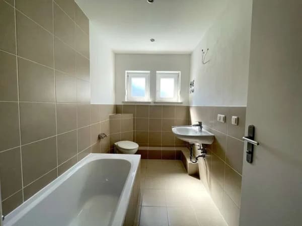 Immobilie in Schongau - Leerstehende 3-Zi-Whg. mit Balkon und Stpl. | ideal für Eigennutzer und Kapitalanleger - Bild 4