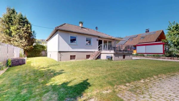 Immobilie in Maulburg - GEPFLEGTER BUNGALOW MIT ZWEI GARAGEN, SONNIGER TERRASSE UND VIELSEITIGEM GESTALTUNGSPOTENZIAL IN MAULBURG - Bild 2