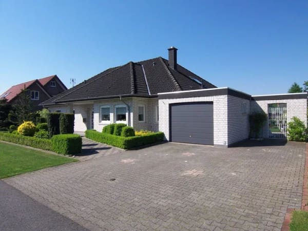 Immobilie in Kluse - Käufer Provisionsfrei! Top Wohnqualität in ruhiger Lage - Winkelwalmdachbungalow mit Charme - Bild 1