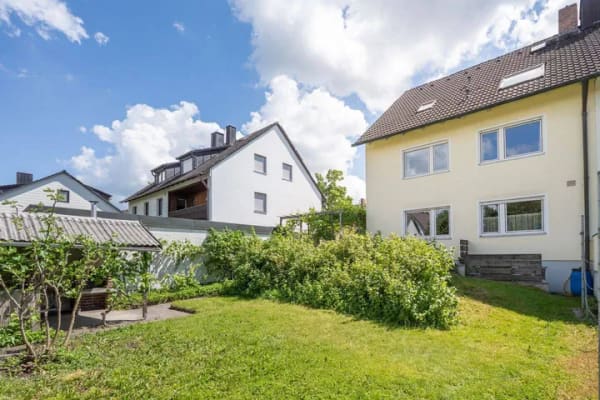 Immobilie in Dachau - AIGNER - Geräumige Doppelhaushälfte mit Selbstgestaltungspotential und schönem Garten in Dachau - Bild 1