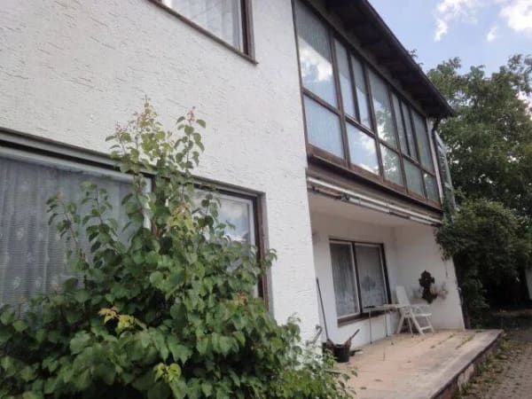 Immobilie in Vaterstetten - Großes Wohn- und Geschäftshaus im Herzen von Parsdorf mit großem Lagerraum im Untergeschoss. - Bild 1