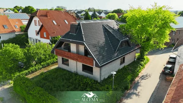 Immobilie in Borgentreich - Massives Einfamilienhaus mit Garten und Terrasse in ruhiger Wohnlage von Borgholz - Bild 0