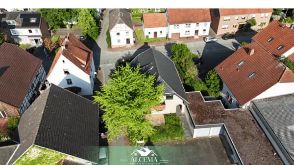 Immobilie in Borgentreich - Massives Einfamilienhaus mit Garten und Terrasse in ruhiger Wohnlage von Borgholz - Bild 1