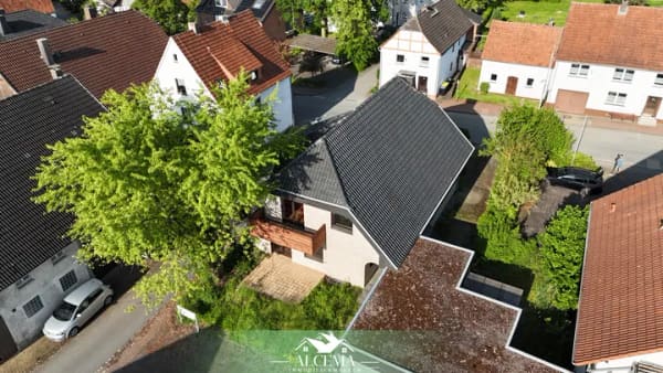 Immobilie in Borgentreich - Massives Einfamilienhaus mit Garten und Terrasse in ruhiger Wohnlage von Borgholz - Bild 3