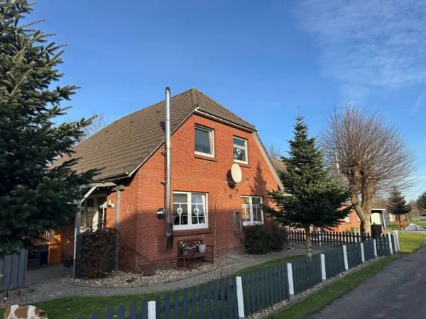 Immobilie in Leezdorf - Mit Waldgrundstück, 2 Häuser = 1 Preis, in ländlicher Lage zu verkaufen! - Bild 1