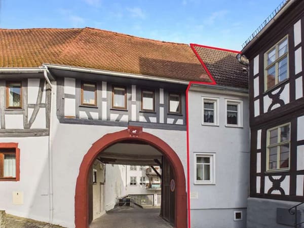 Immobilie in Nidderau - 400 Jahre Geschichte, moderner Luxus: Fachwerkhaus mit Sauna & Einliegerwohnung im Herzen Windeckens - Bild 1