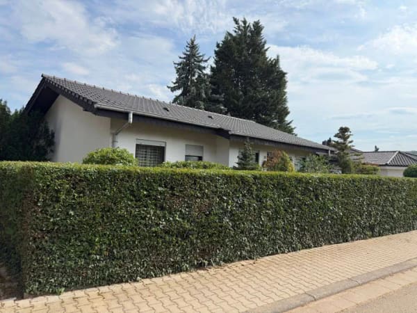 Immobilie in Battenberg (Pfalz) - Bungalow mit Panoramablick: Hervorragend in Bauweise, Lage und Ausstattung - Bild 0