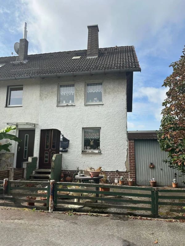 Immobilie in Sarstedt - Reihenendhaus für Handwerker mit Garage - Bild 0