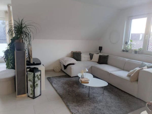 Immobilie in Nufringen - Moderne 3,5 Zimmer Maisonette-Wohnung mit Stellplatz und Carport  - Bild 2