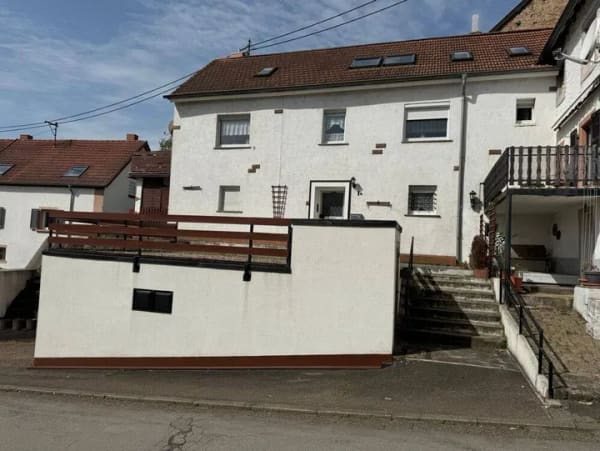 Immobilie in Mandelbachtal - Mandelbachtal: Ein- bis Zweifamilienhaus mit Garage, einseitig angebaut, in sehr guter Lage - Bild 0