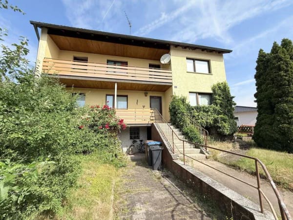 Immobilie in Grafenwöhr - Entdecken Sie Ihr neues Zuhause: Gepflegtes Wohnhaus mit Garage und Nebengebäude zu verkaufen  - Bild 0