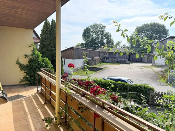 Immobilie in Grafenwöhr - Entdecken Sie Ihr neues Zuhause: Gepflegtes Wohnhaus mit Garage und Nebengebäude zu verkaufen  - Bild 3