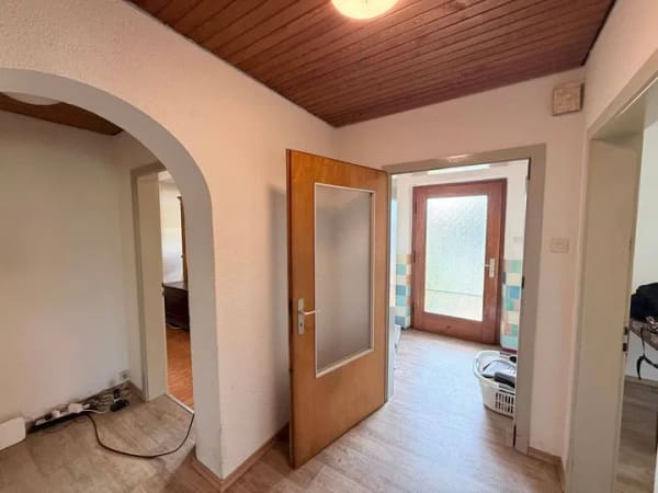 Immobilie in Grafenwöhr - Entdecken Sie Ihr neues Zuhause: Gepflegtes Wohnhaus mit Garage und Nebengebäude zu verkaufen  - Bild 4