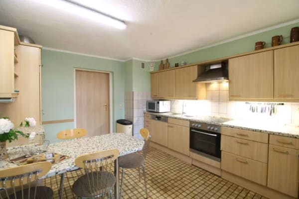 Immobilie in Garz/Rügen - Einziehen und entspannen: Einfamilienhaus mit Ferienwohnung, Gewerbefläche und gepflegtem Garten - Bild 2