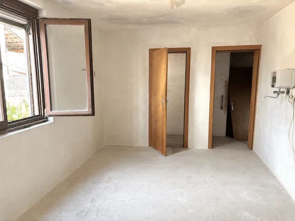 Immobilie in Büchel - Sanierungsbedürftiges Bauernhaus mit großer Scheune und Garten - Bild 1