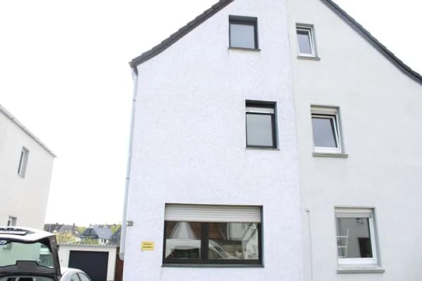 Immobilie in Dorsten - Nur 179.900,--Euro...! Renovierungsbedürftige DHH in stadtnaher Lage von Dorsten. - Bild 0
