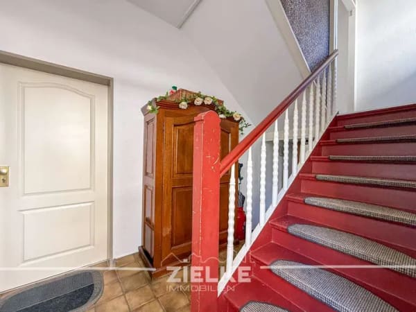 Immobilie in Erkrath - Drei-Familienhaus mit Balkon, Sonnenterrasse & Garten - Bild 1