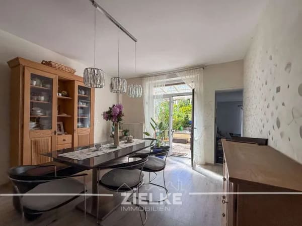 Immobilie in Erkrath - Drei-Familienhaus mit Balkon, Sonnenterrasse & Garten - Bild 2