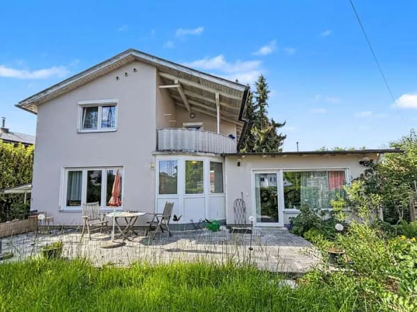 Immobilie in Stephanskirchen - Sale- u. Lease-Back - Gepflegtes Zweifamilienhaus in attraktiver Lage von Stephanskirchen-Schloßberg - Bild 0