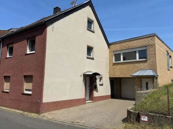 Immobilie in Erkelenz - Handwerkerprojekt mit großem Grundstück und Einliegerwohnung in Erkelenz - Bild 0