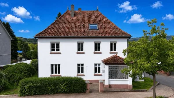Immobilie in Alheim - ** Zweifamilienhaus in Heinebach zu verkaufen ** - Bild 0