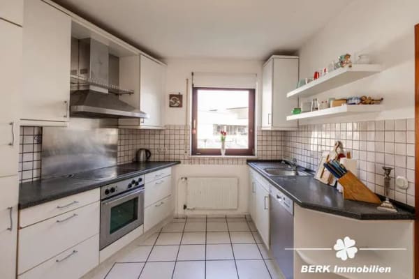 Immobilie in Stockstadt am Main - BERK Immobilien - Vier Etagen voller Möglichkeiten – Großzügig Leben in ruhiger Waldrandlage - Bild 2