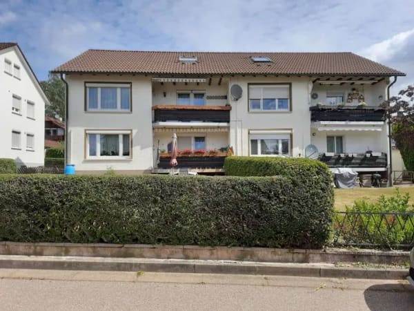 Immobilie in Waldachtal - Sehr schön gelegene 4-Zimmer-Wohnung mit Balkon und Garage - Bild 0