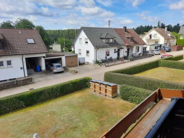 Immobilie in Waldachtal - Sehr schön gelegene 4-Zimmer-Wohnung mit Balkon und Garage - Bild 3