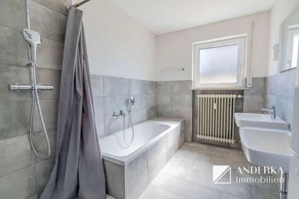 Immobilie in Offingen - Zweifamilienhaus mit Ausbaureserve, großem Grundstück & frischen Modernisierungen - Bild 4